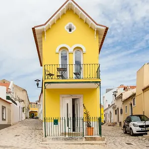 Lisbon Sea Side Chalet , Paço de Arcos Portugal